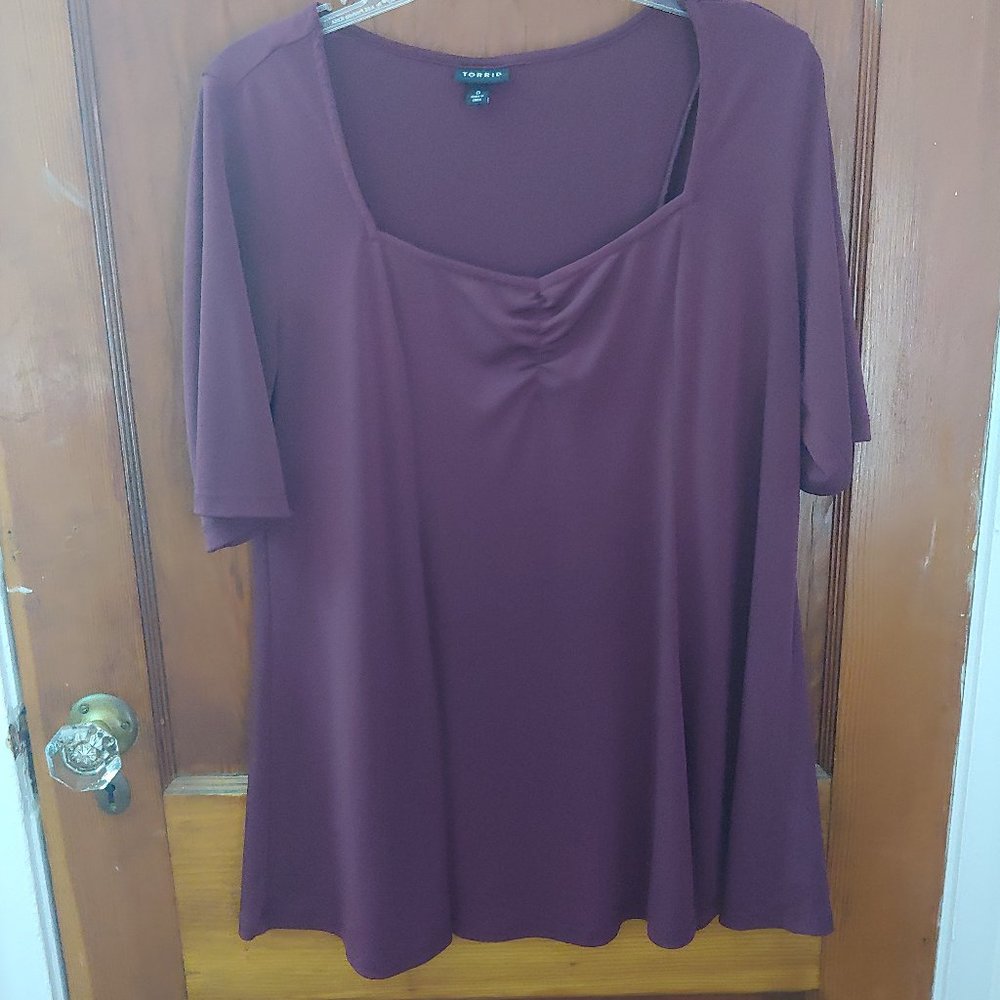 sweetheart neck, short sleeve shirt